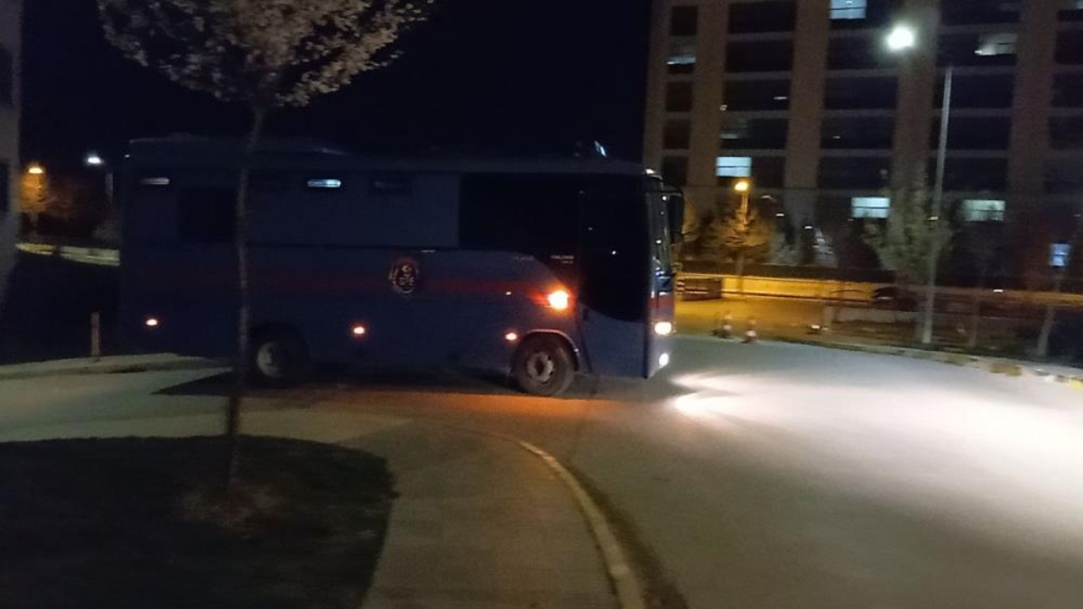 Çorum'da mahkum yatağını ateşe verdi: 12 kişi hastanelik oldu