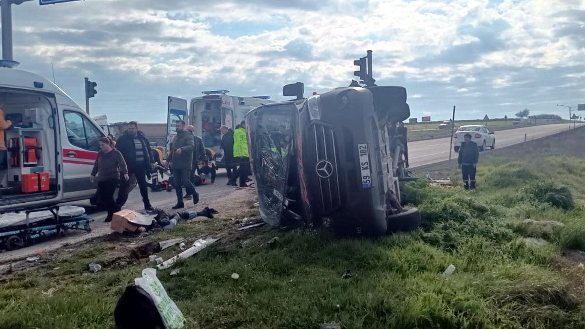 Tekirdağ'da korkunç kaza! Tırla yolcu minibüsü çarpıştı: 5 ölü, 10 yaralı