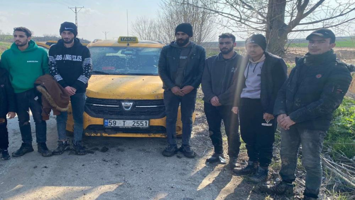 Edirne'de 9 kaçak göçmen, takside yakalandı
