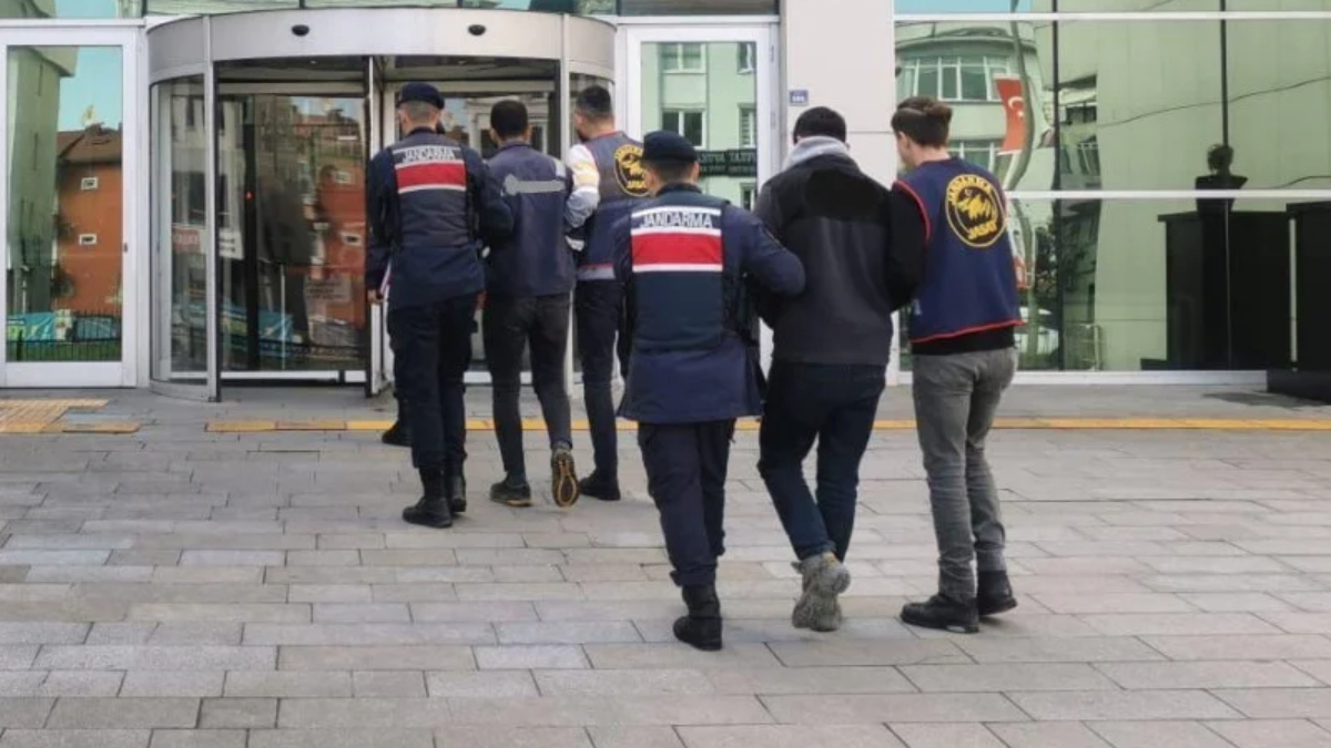 Ordu'da çaldıkları inşaat demirlerini satarken yakalandılar