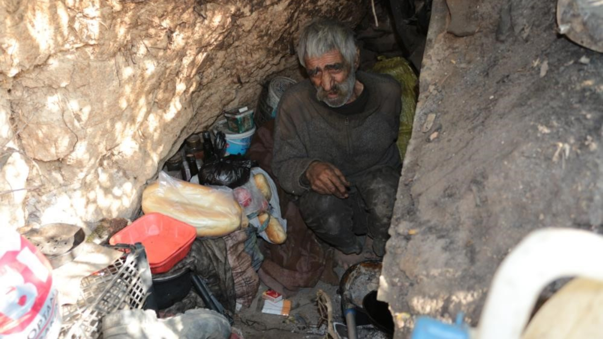 Balıkesir'de 35 yıl mağarada yaşayan İskender Gündüz öldü