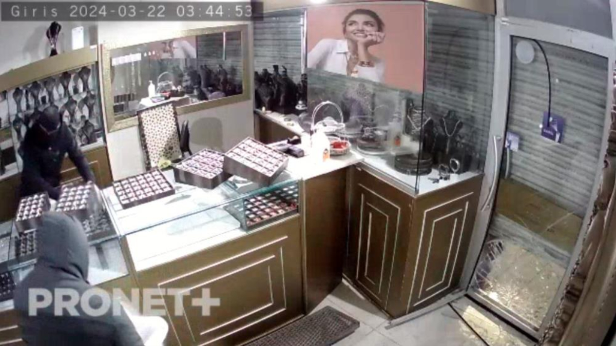 İstanbul'da 3 dakika içinde kuyumcudan 15 milyon lira altın çaldılar