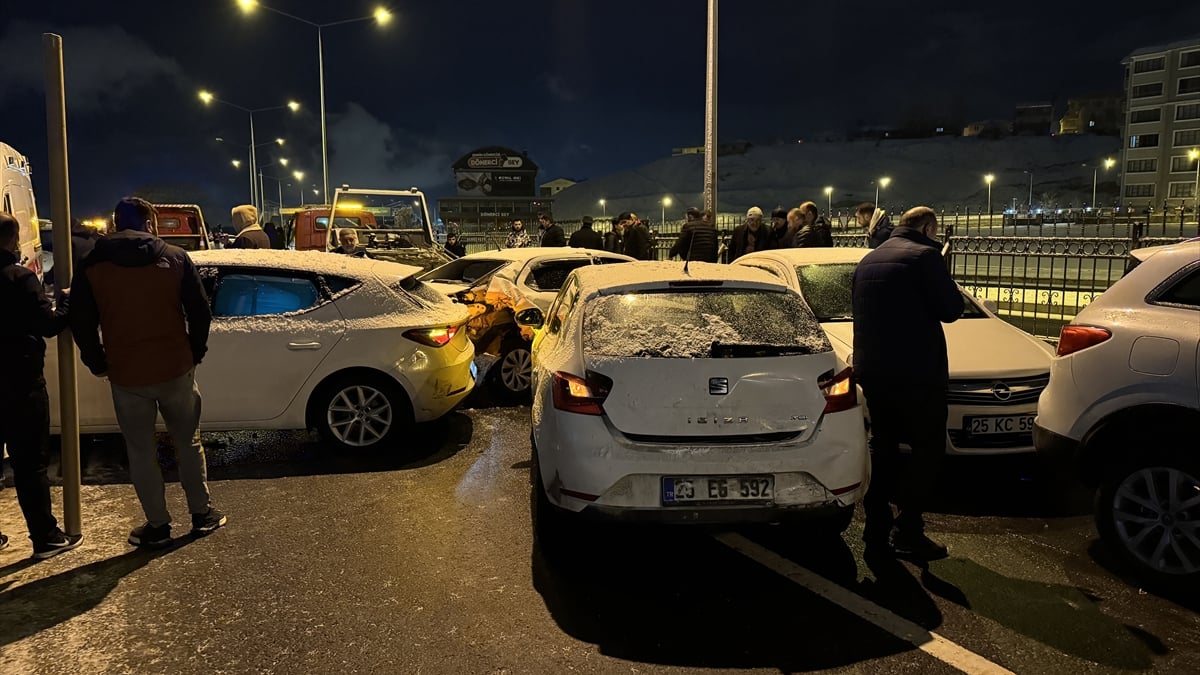 Erzurum'da 48 aracın karıştığı kazalarda 12 kişi yaralandı