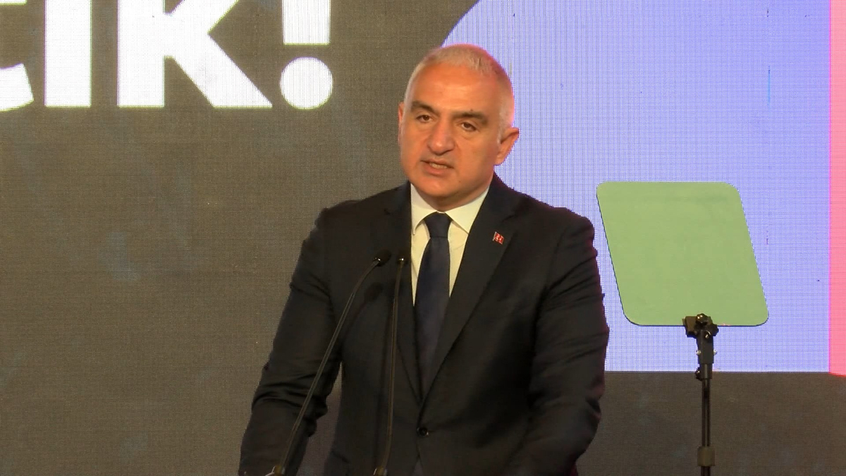 Bakan Ersoy: Türkiye'ye festival iklimi yaşatacağız