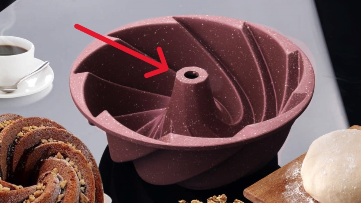 Herkes yanlış bildi! Kek kalıbının ortasındaki delik bakın neden var