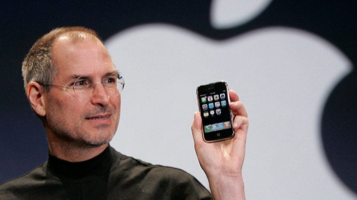 Eskilere ilgi büyük: Kutusu açılmamış ilk iPhone, 130 bin dolara satıldı