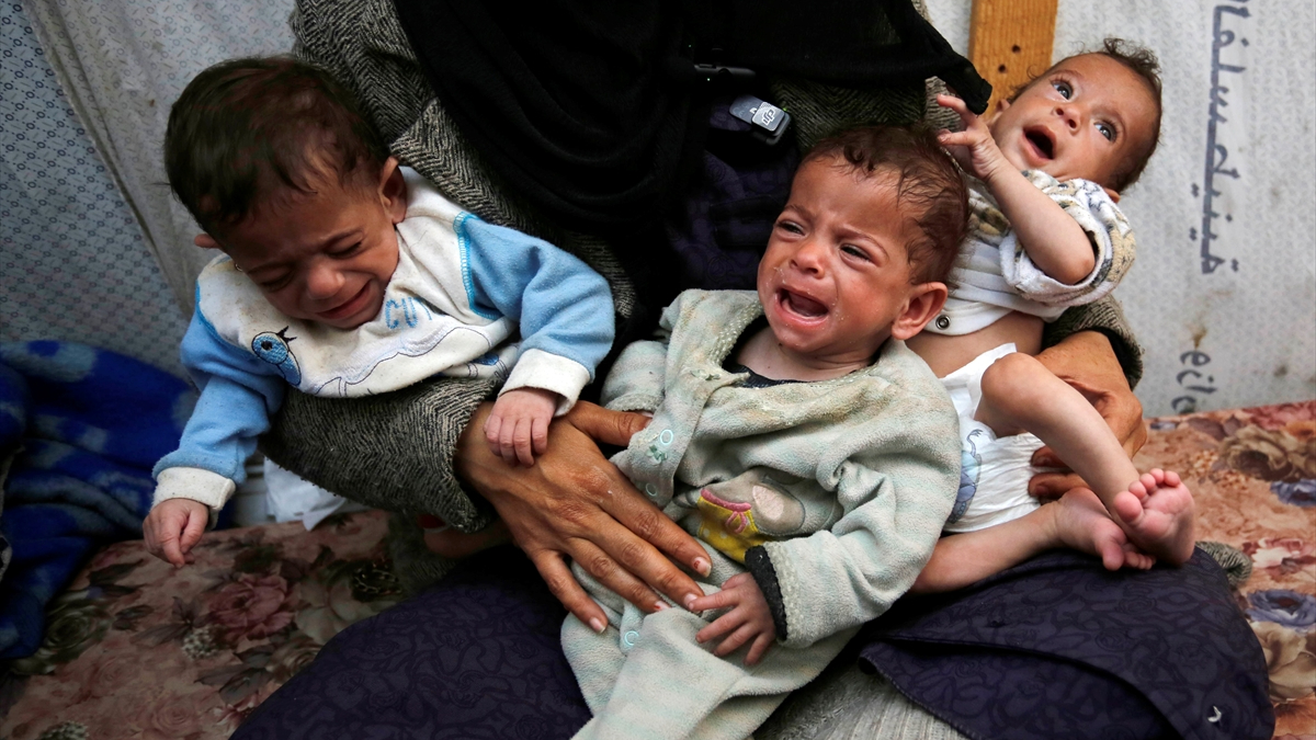 Gazze'de açlık derinleşiyor: Filistinli üçüz bebekler, ölüm tehlikesi altında