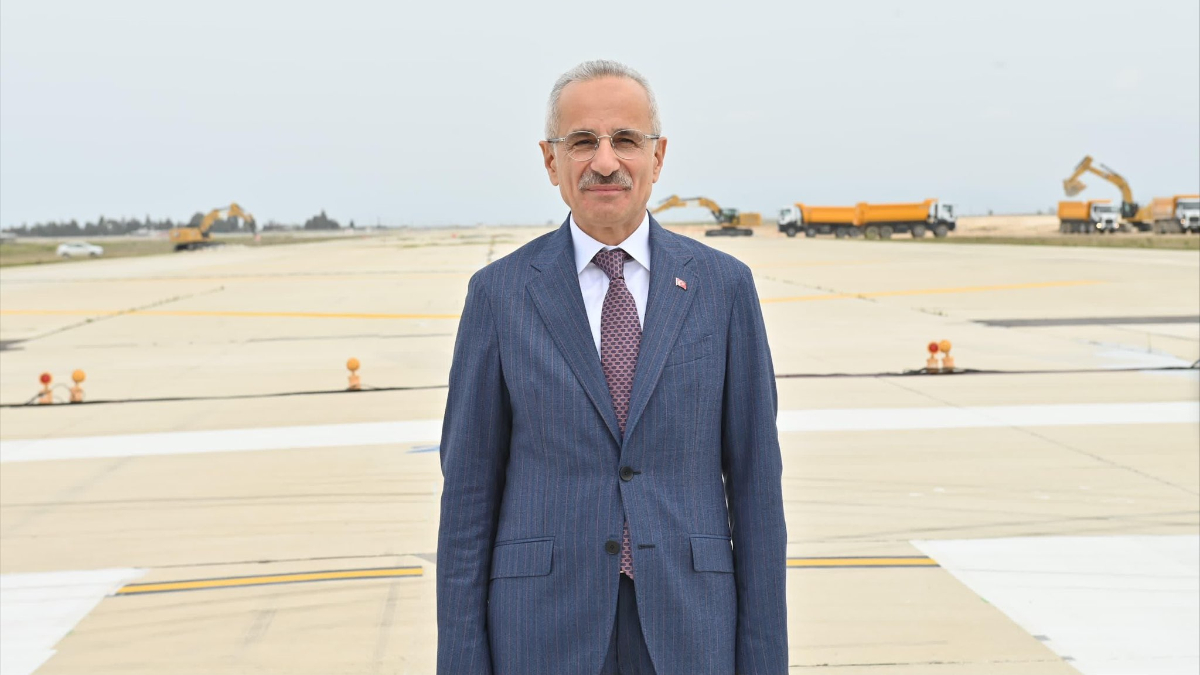 Abdulkadir Uraloğlu müjdeyi verdi: 'Hatay Havalimanı’na uçak seferleri cuma günü başlıyor'
