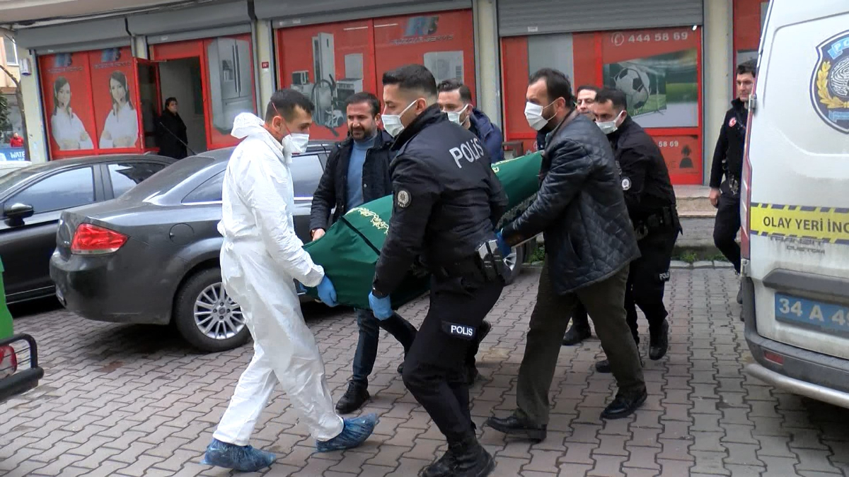 İstanbul'da yangını söndüren itfaiye ekipleri elleri bağlı ceset buldu