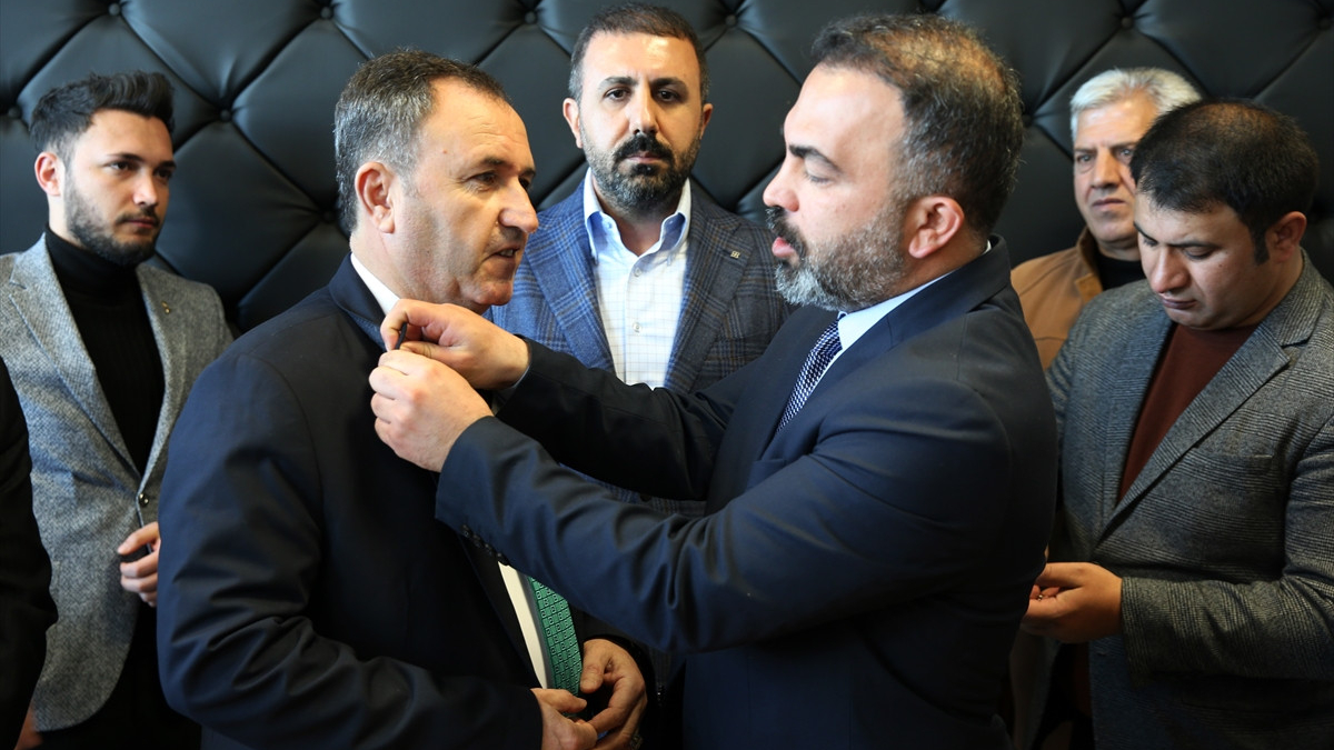 CHP Bitlis Belediye Başkan adaylığından istifa eden Soyugüzel AK Parti'ye