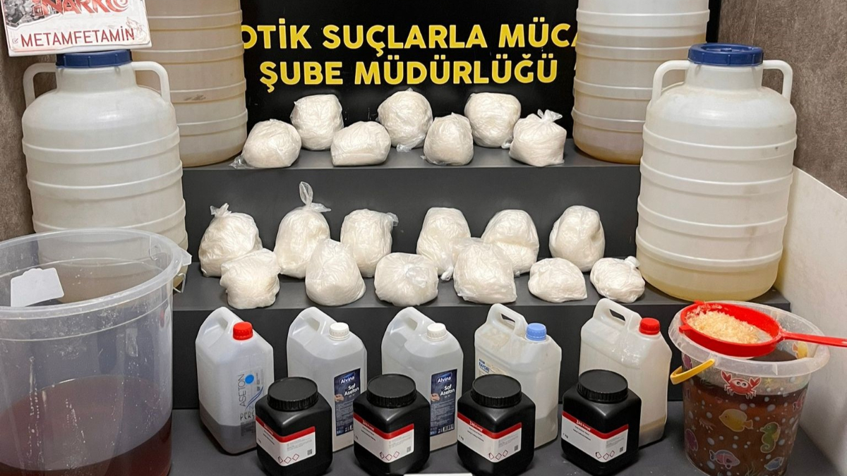 İzmir'de uyuşturucu operasyonu 112 kilo metamfetamin ele geçirildi
