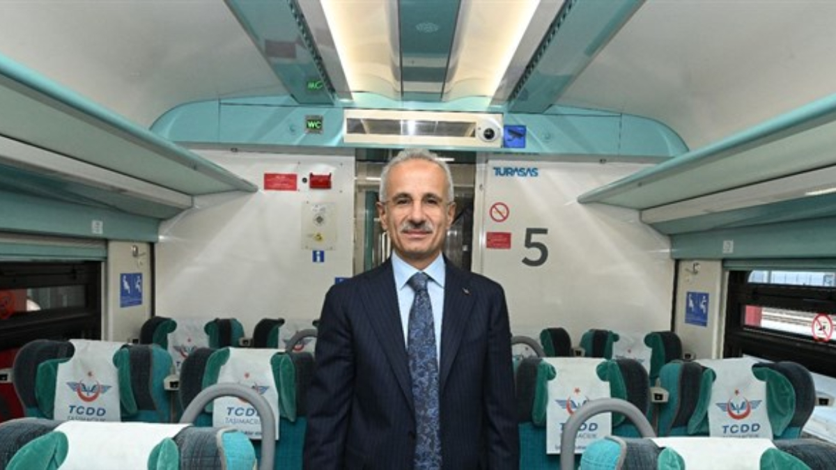Bakan Uraloğlu duyurdu Emeklilere trenlerde yüzde 10 indirim uygulanacak