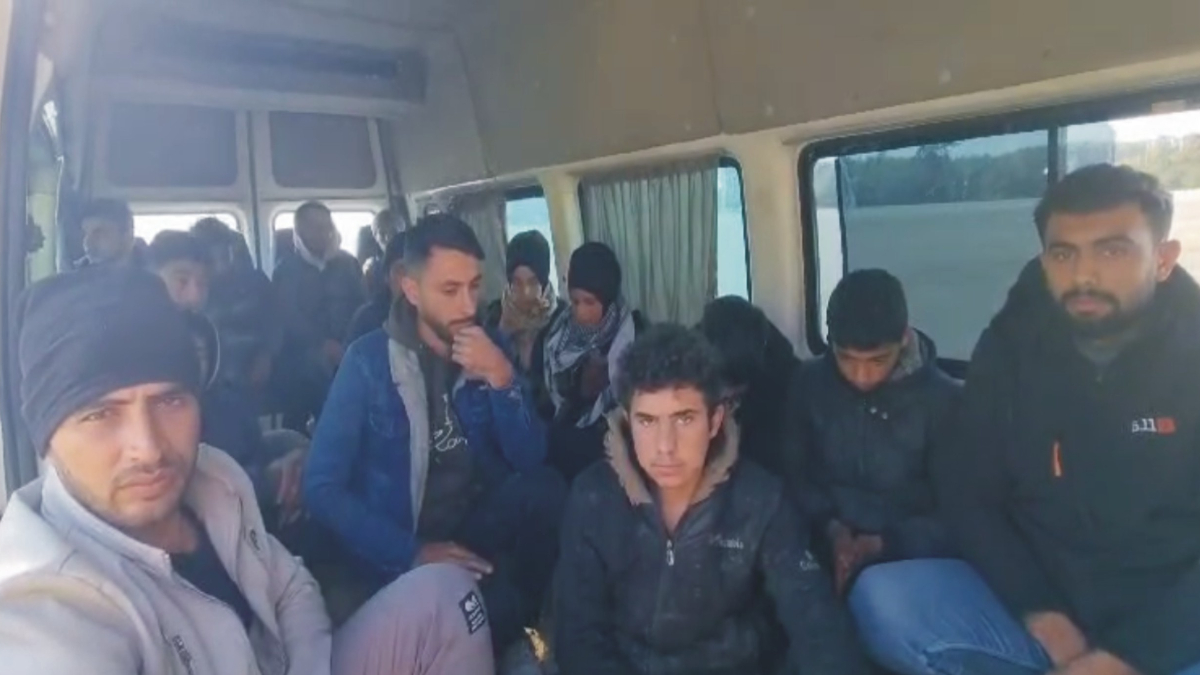 Osmaniye'de 4 araçta 34 kaçak göçmen yakalandı