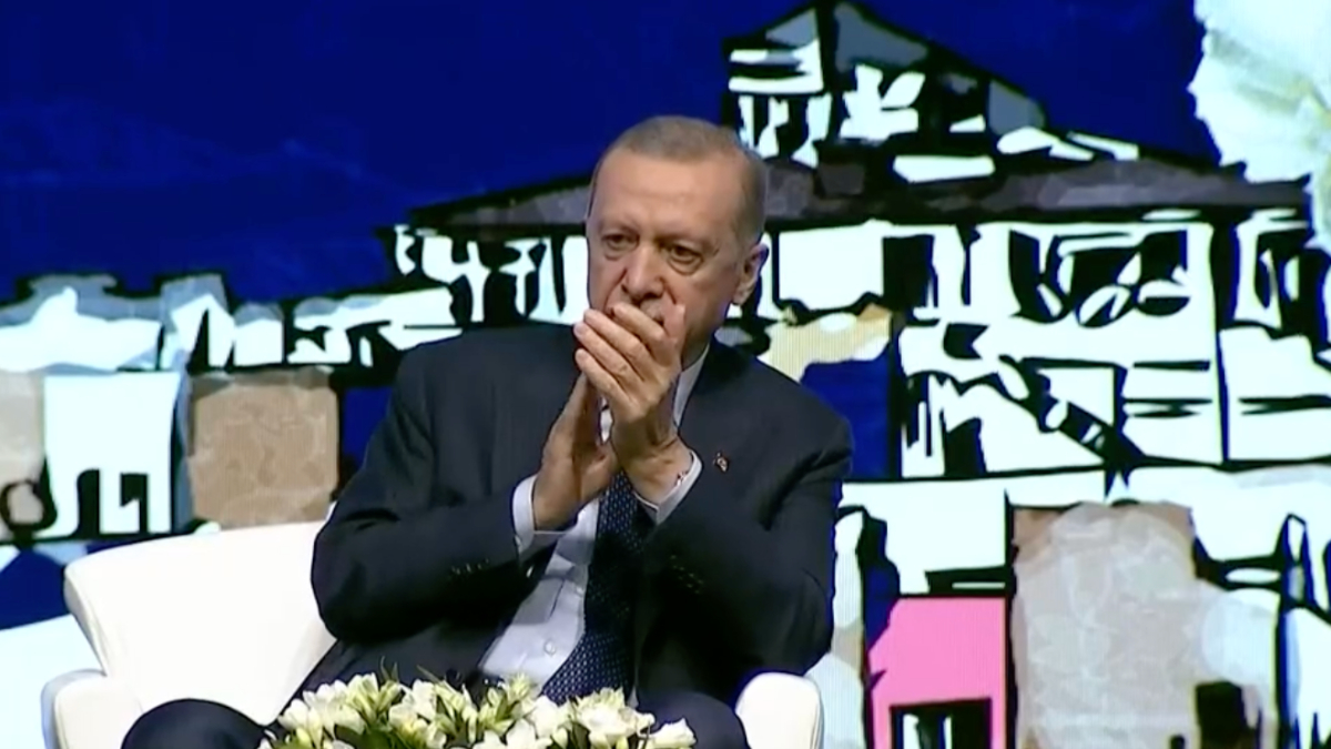 Cumhurbaşkanı Erdoğan, gençlerle buluşmasında Ahmet Kaya şarkısında duygulandı