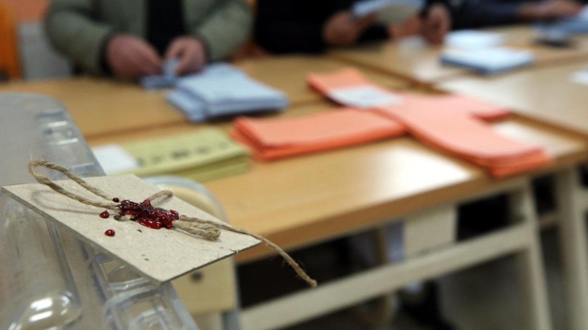 32 ilin ardından tüm Türkiye'de oy verme işlemi başladı