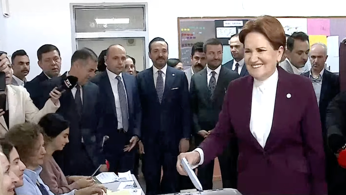 Muhalif liderler sandık başında! Meral Akşener, Çankaya'da oyunu kullandı