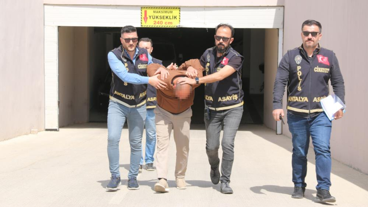 Antalya'da eski eşi hakkında konuşan akrabasını öldürdü