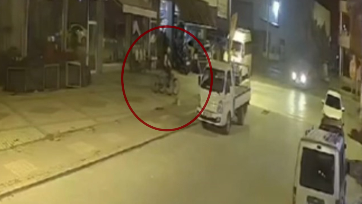 Antalya'da bisiklet hırsızlığı kameraya yansıdı