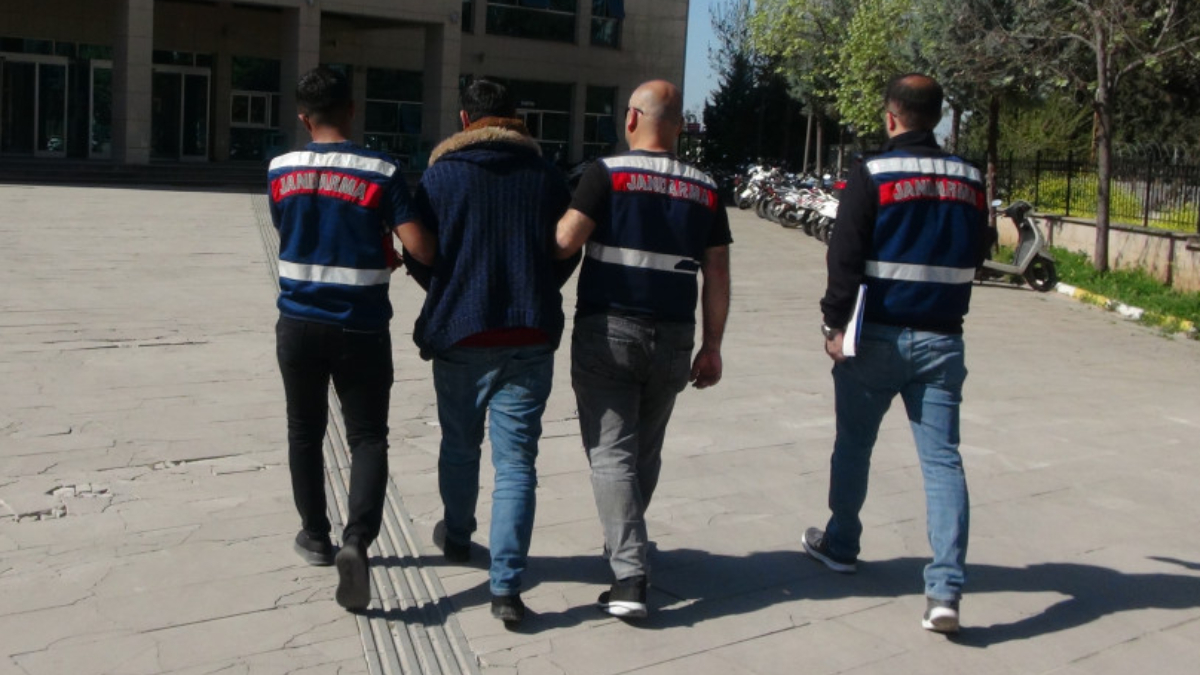 Kilis'te PKK/YPG şüphelisi gizlendiği köyde yakalandı