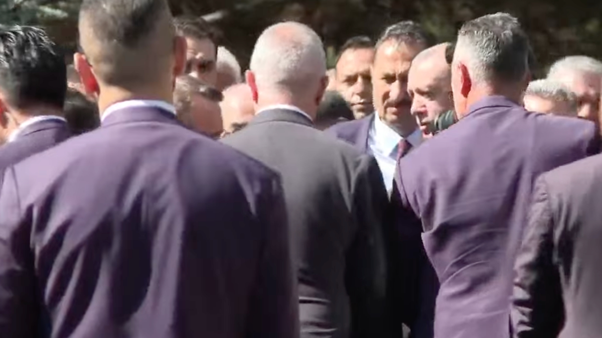 Cumhurbaşkanı Erdoğan, Alparslan Türkeş'in kabrini ziyaret etti