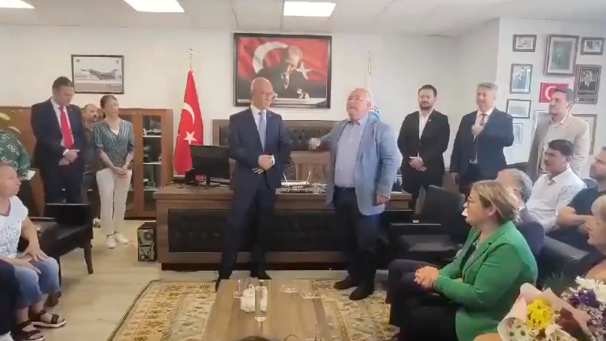 CHP'li eski başkandan itiraf: Belediyeye CHP'lileri aldık