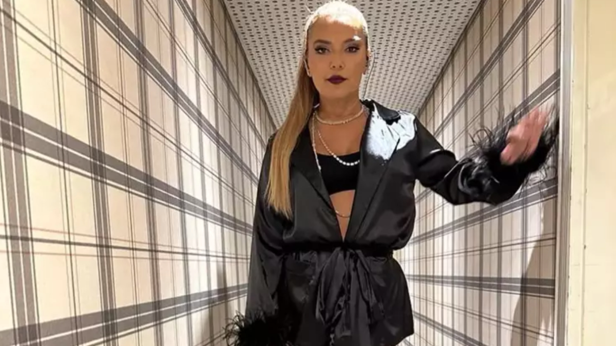 Ünlü şarkıcı Demet Akalın eskilere götürdü! Ünlü şarkıcının paylaşımına yorum yağdı