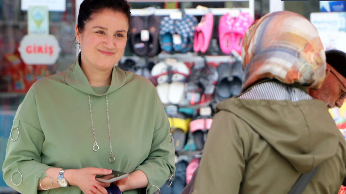 Erzurum'da 42 erkek rakibini geride bırakıp muhtar olan kadın