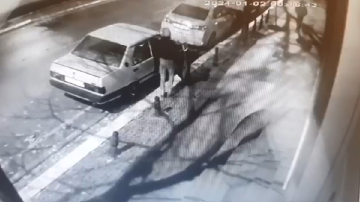 İstanbul'da çaldıkları araçları satan hırsızlar yakalandı