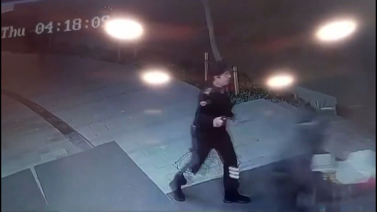 Başakşehir'de silahlı soyguncuları copla kovaladı