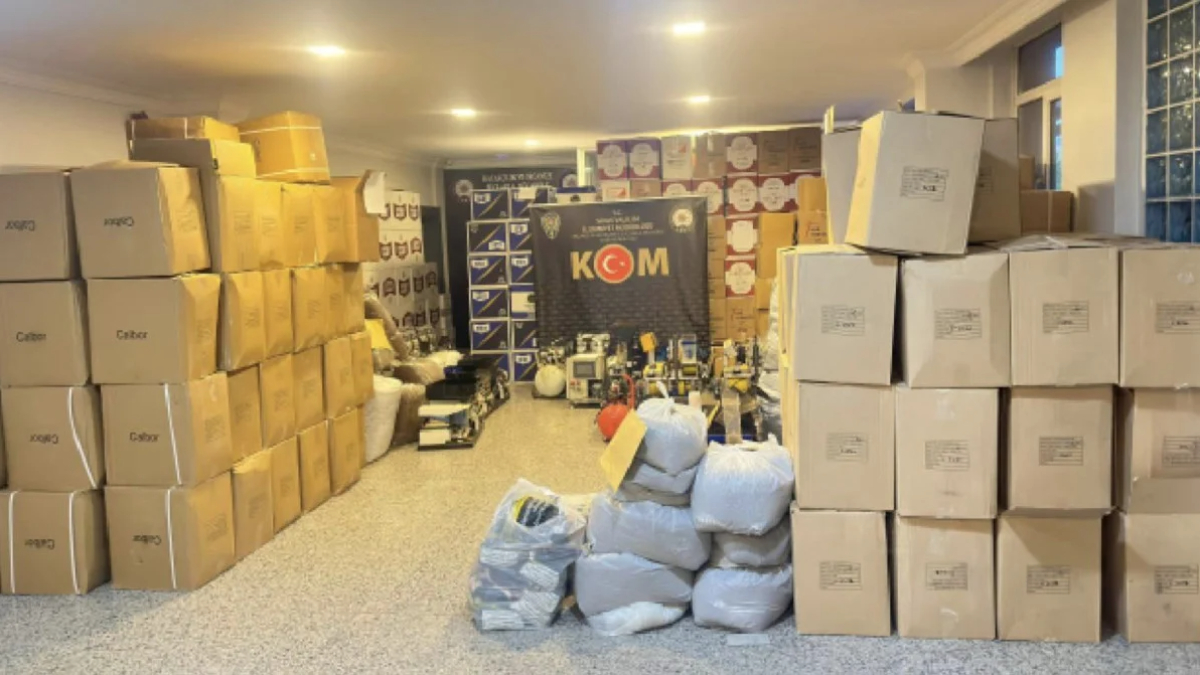 İzmir'de 10,8 milyon makaron ele geçirildi