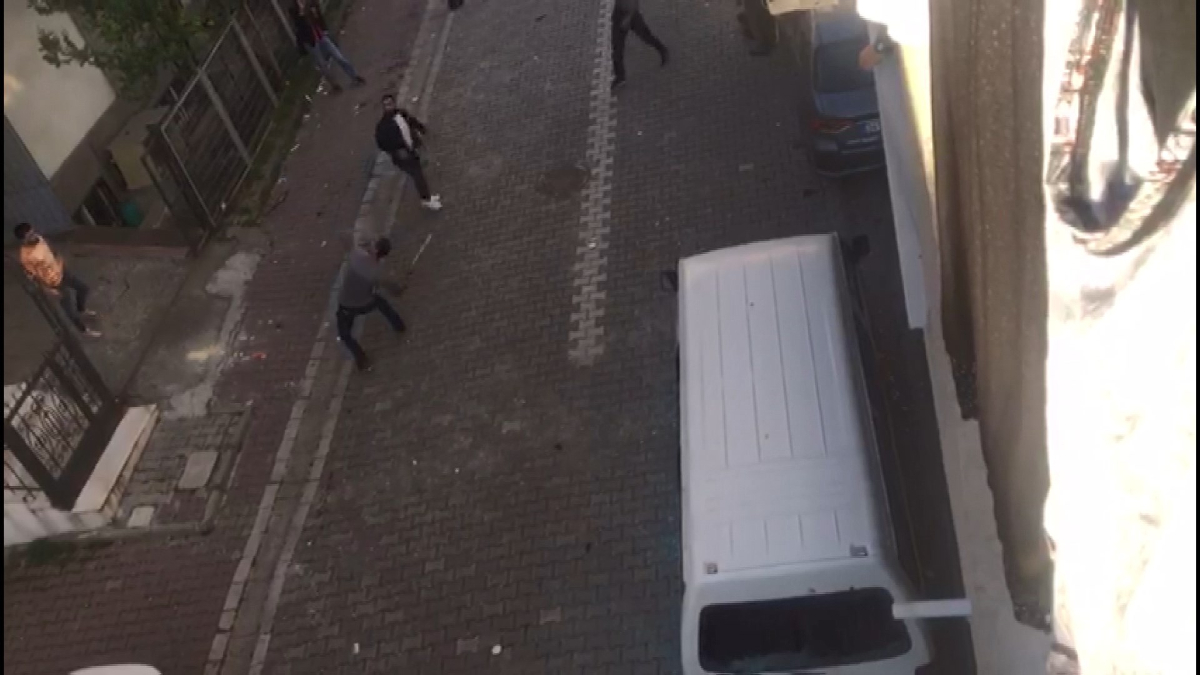 Esenyurt'ta evden çıkmayan kiracı ile ev sahibi kavga etti: 6 yaralı