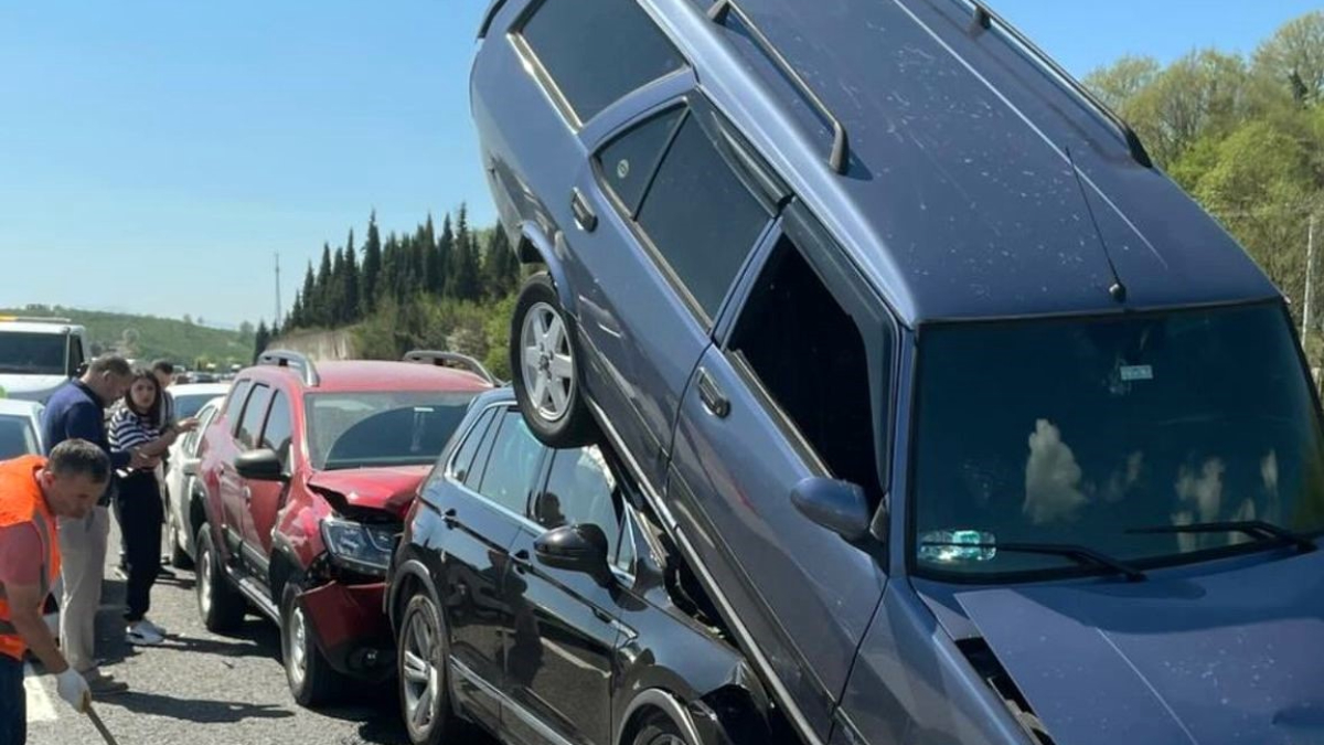 Sakarya Otoyolu'nda zircirleme kaza! 9 araç çarpıştı: 2 yaralı