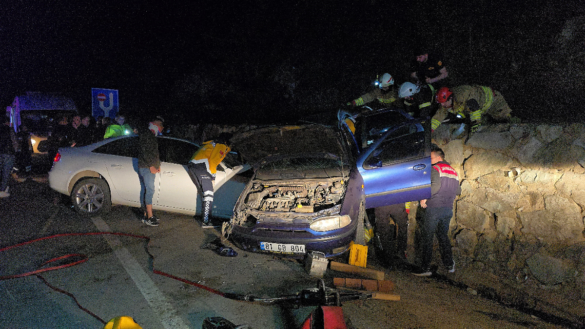 Düzce'de zincirleme kaza: 1 ölü 4 yaralı