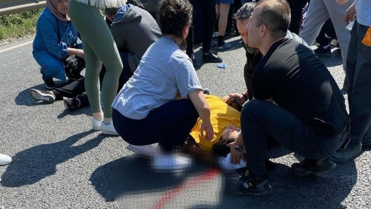 Bursa'da mezarlığa giden teyze yeğene araba çarptı: Hayati tehlikeleri sürüyor