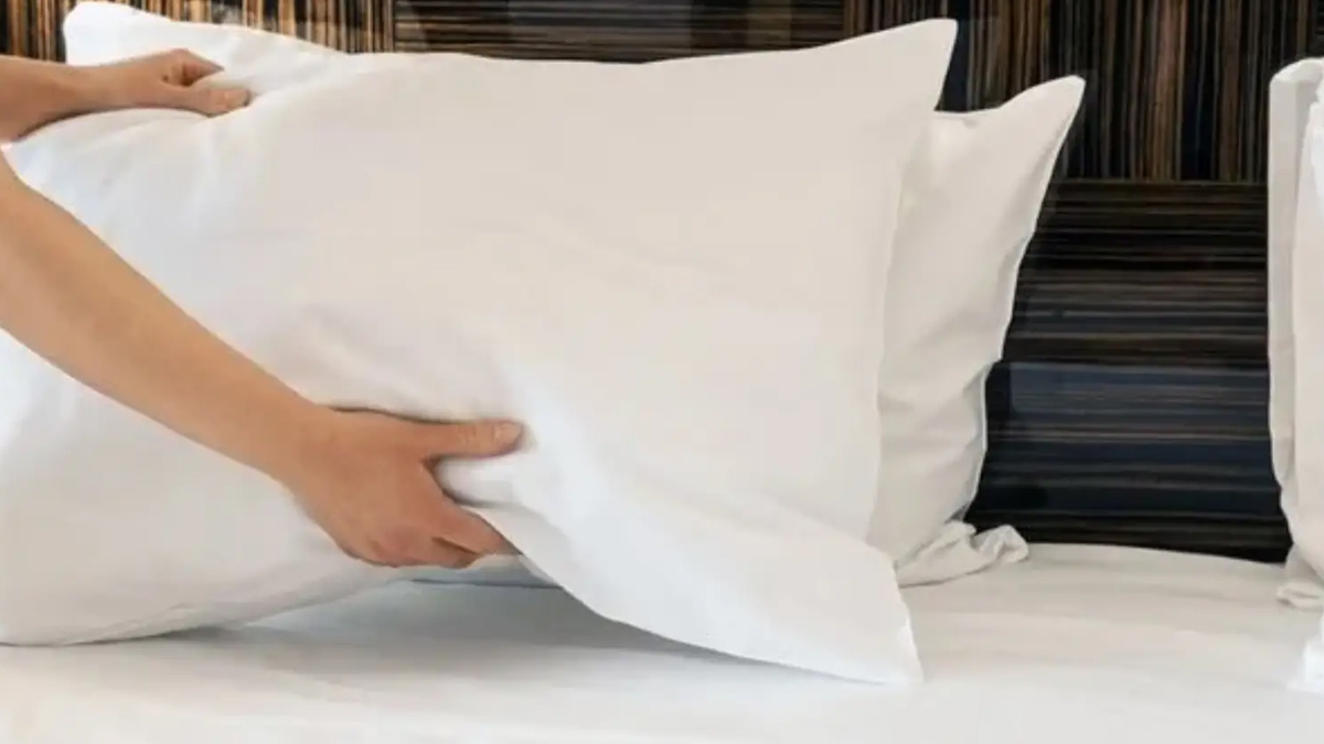 Denemeyin bile! İki yastıkla uyursanız bakın ne oluyor