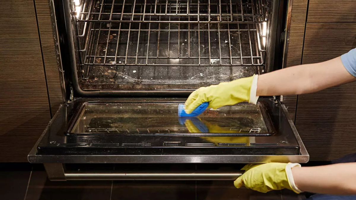 Fırının camını onunla temizleyin, ne yağ kalacak ne bir şey…