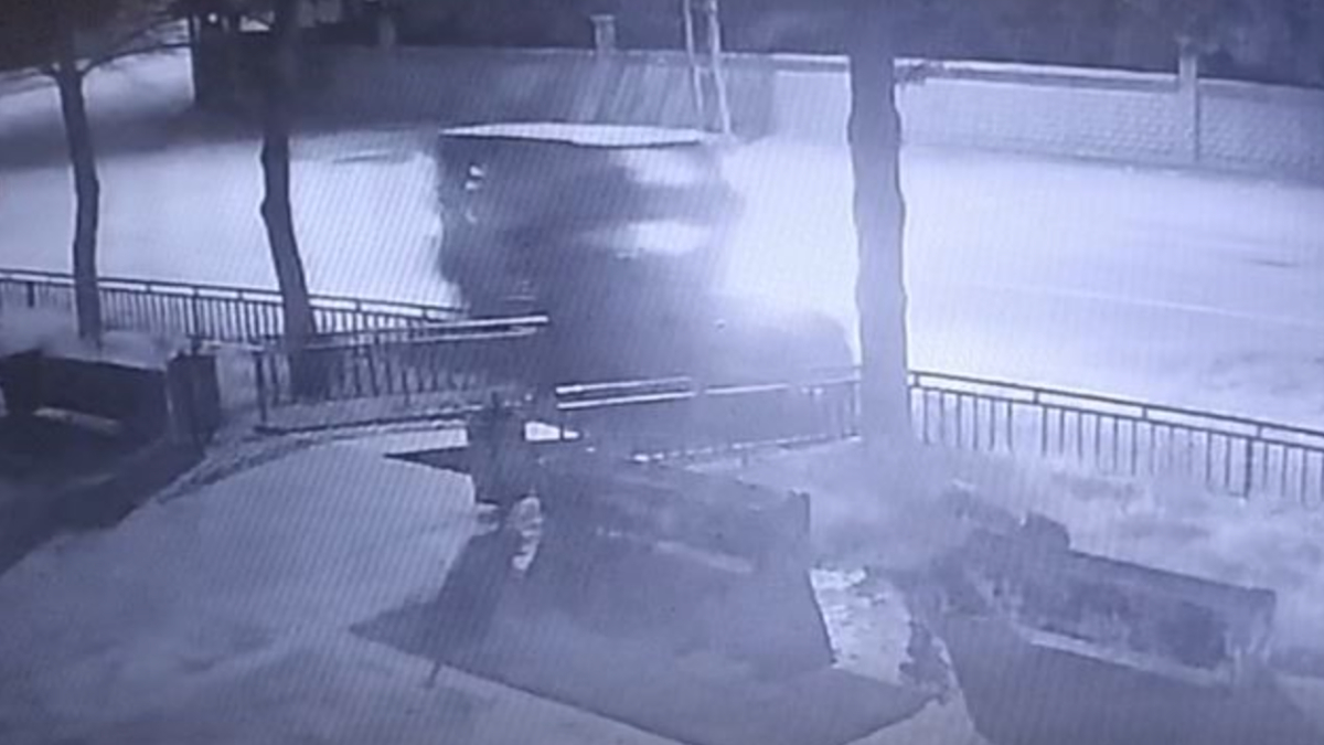 Sivas'ta alkollü sürücü makam aracına çarptı