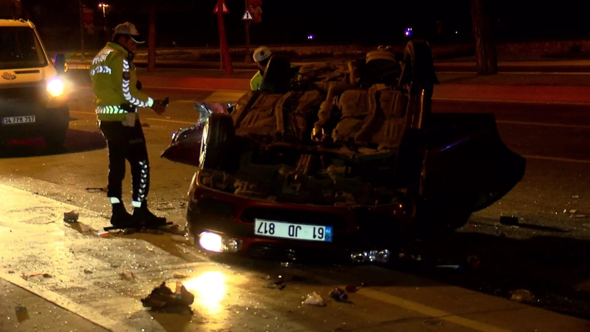 Kartal'da yarışan 3 sürücü kazaya neden oldu: 5 yaralı