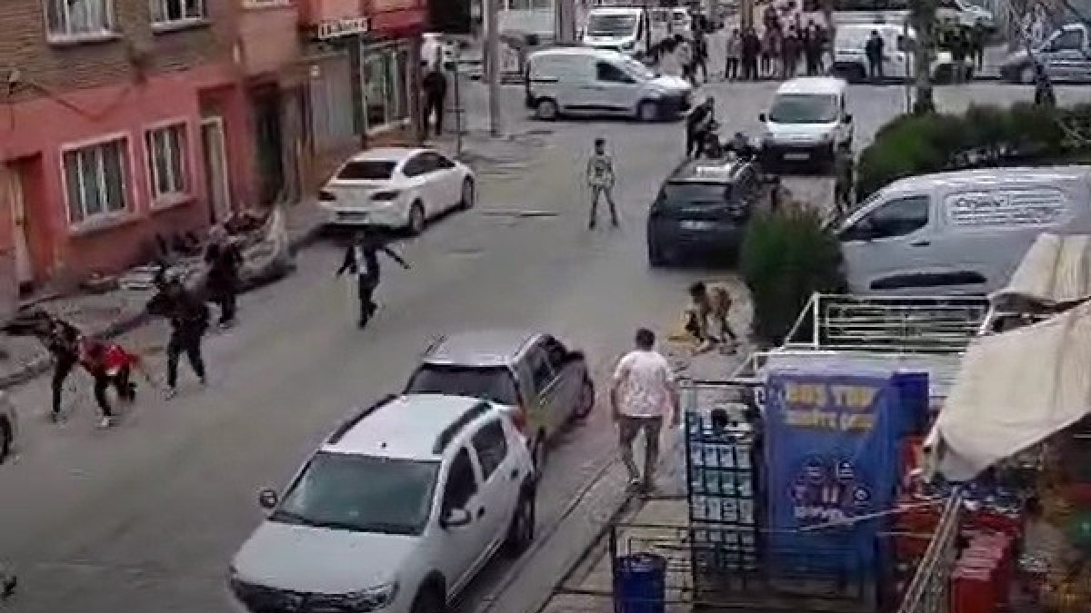 Eskişehir'de yabancı uyruklu çocukların kavgasına aileleri dahil oldu: 1'i ağır 4 yaralı