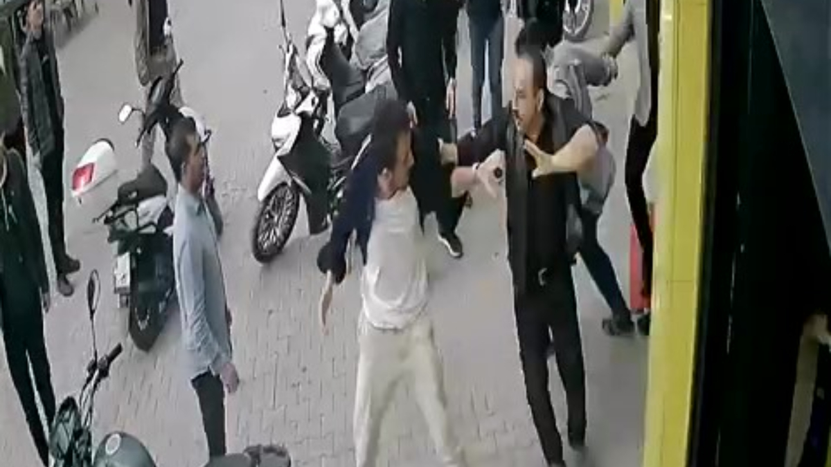 Konya'da motosiklet sürücüsü, trafikte tartıştığı 8 kişi tarafından dövüldü