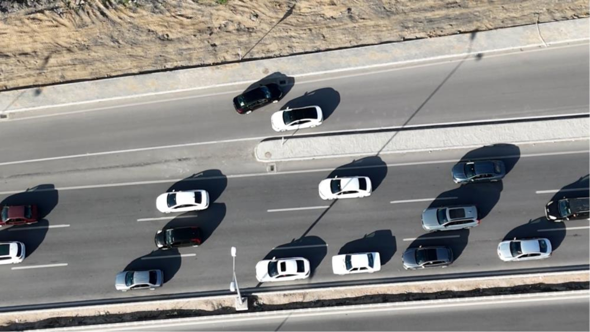 Kırıkkale'de tehlikeli dönüşle ters yöne giren sürücü, drone ile görüntülendi