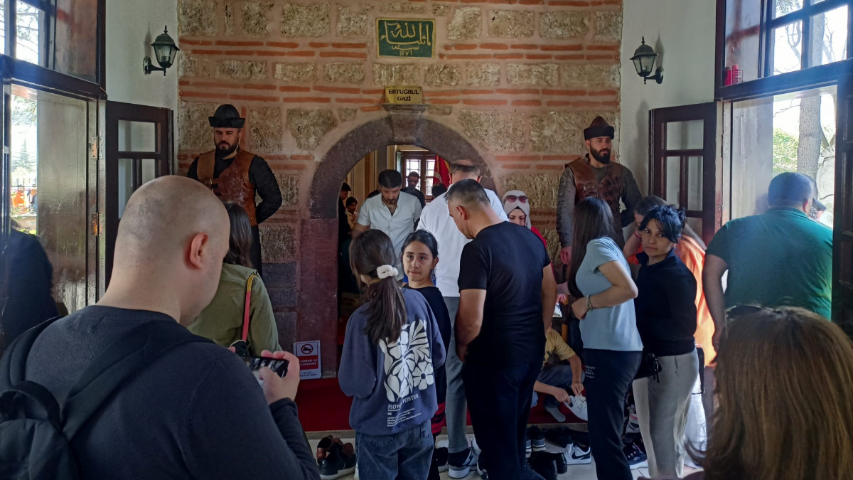 Bayram tatilinde Ertuğrul Gazi ve Şeyh Edebali Türbesi'ne 100 bin ziyaret