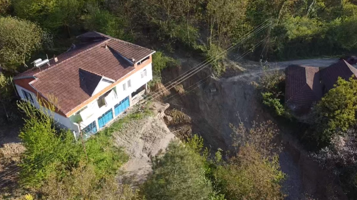 Zonguldak'ta heyelanla yolları çöken köylüler, 4 aydır çözüm bekliyor