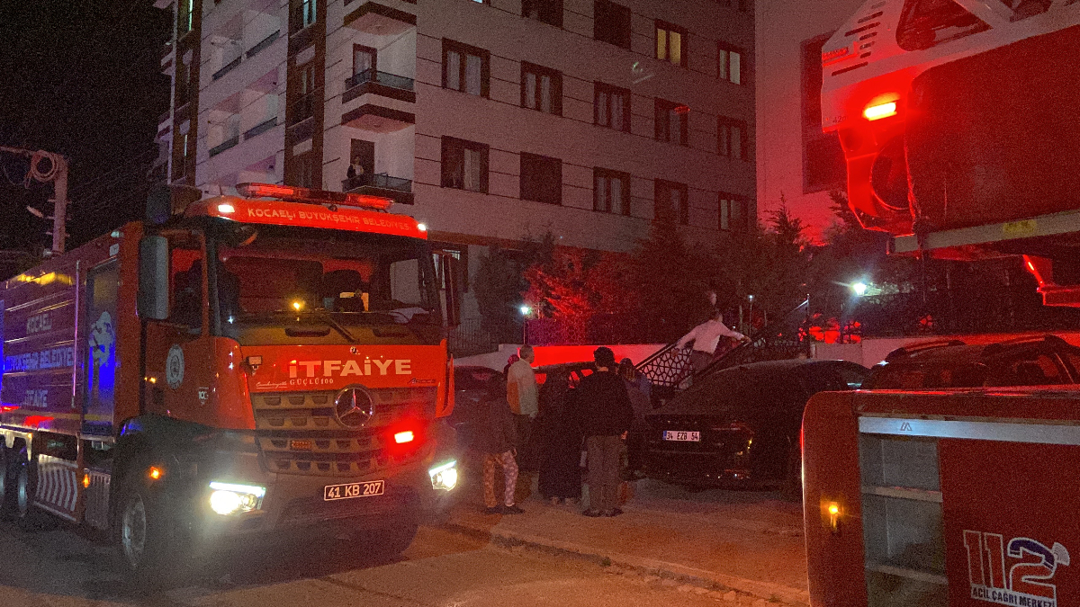 Kocaeli'de elektrikli battaniyeden çıkan yangın yatak odasını küle çevirdi