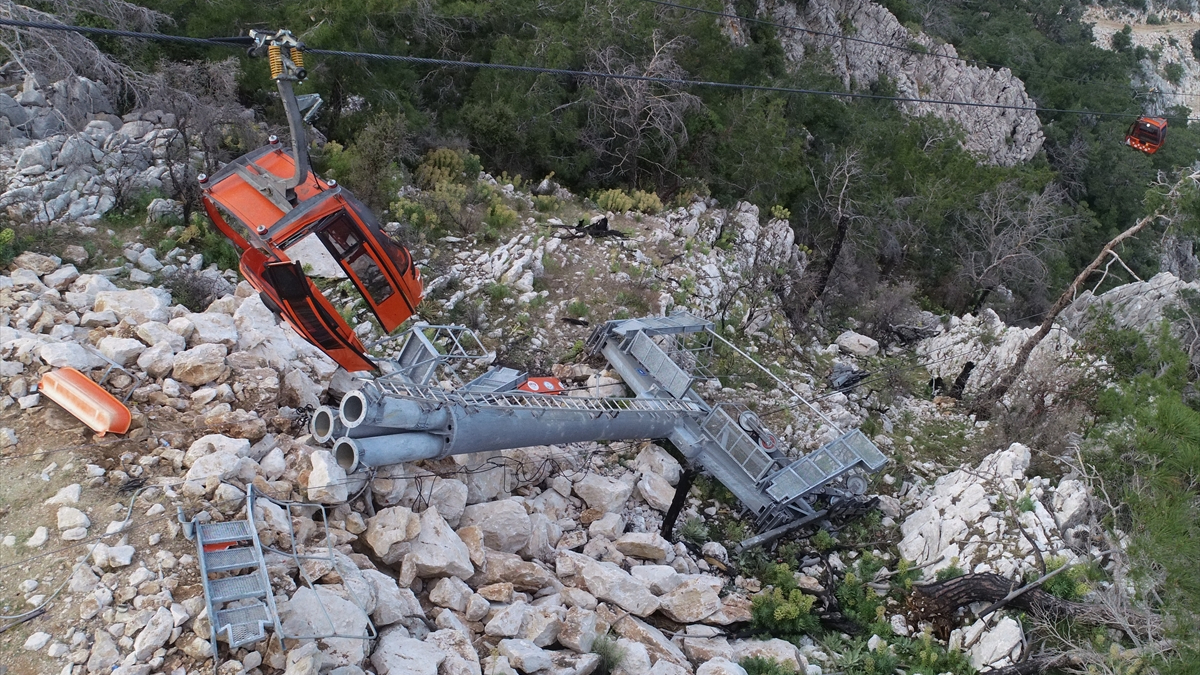Antalya'da teleferik kazasından sonra geriye kalanlar görüntülendi