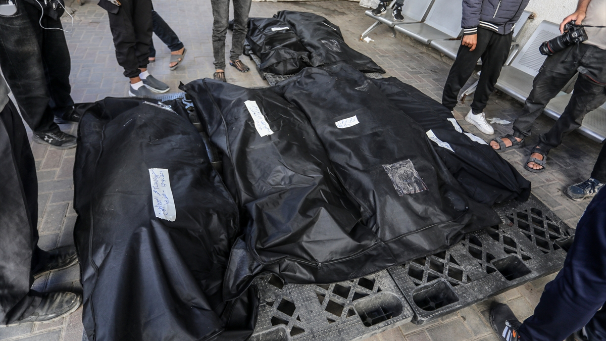 İsrail ordusu Refah'ta bir evi bombaladı: 7 Filistinli hayatını kaybetti