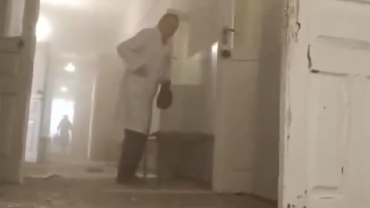 Rusya'nın Ukrayna üssüne saldırısı hastaneyi etkiledi