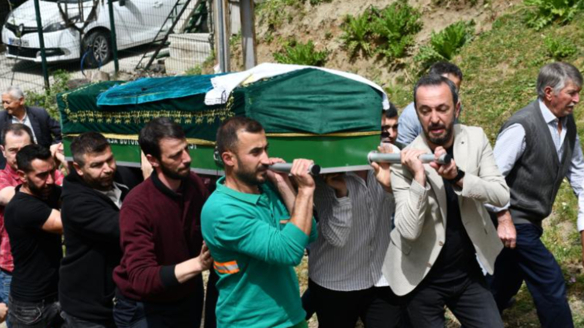Bursa'da seçimi kazanan muhtar mazbata töreninde kalp krizi geçirdi