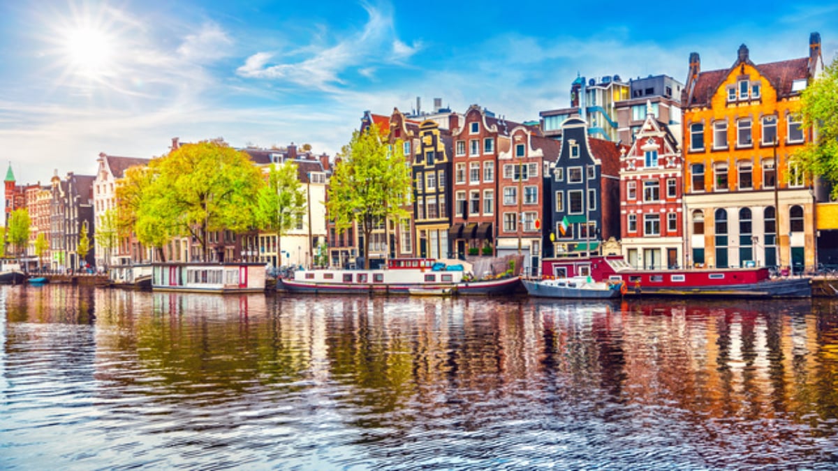 Amsterdam'da 'aşırı turizmle' mücadele İnşaatlar yasaklandı