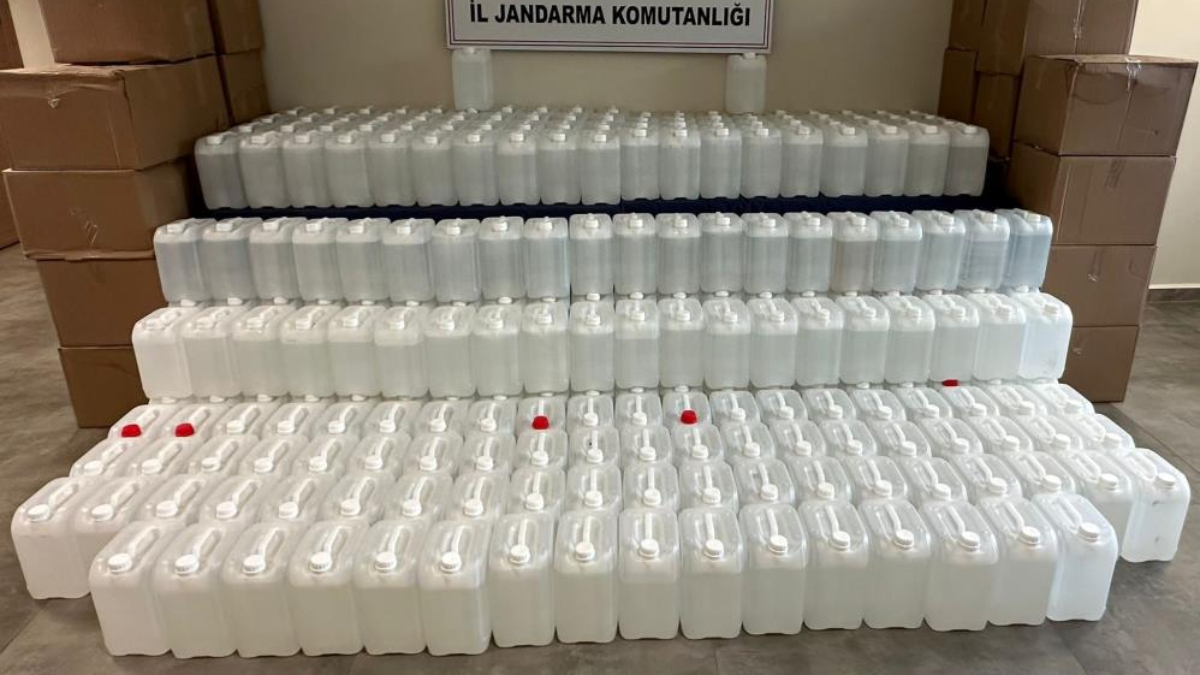 Antalya’da 3 tonluk kaçak alkol ele geçirildi